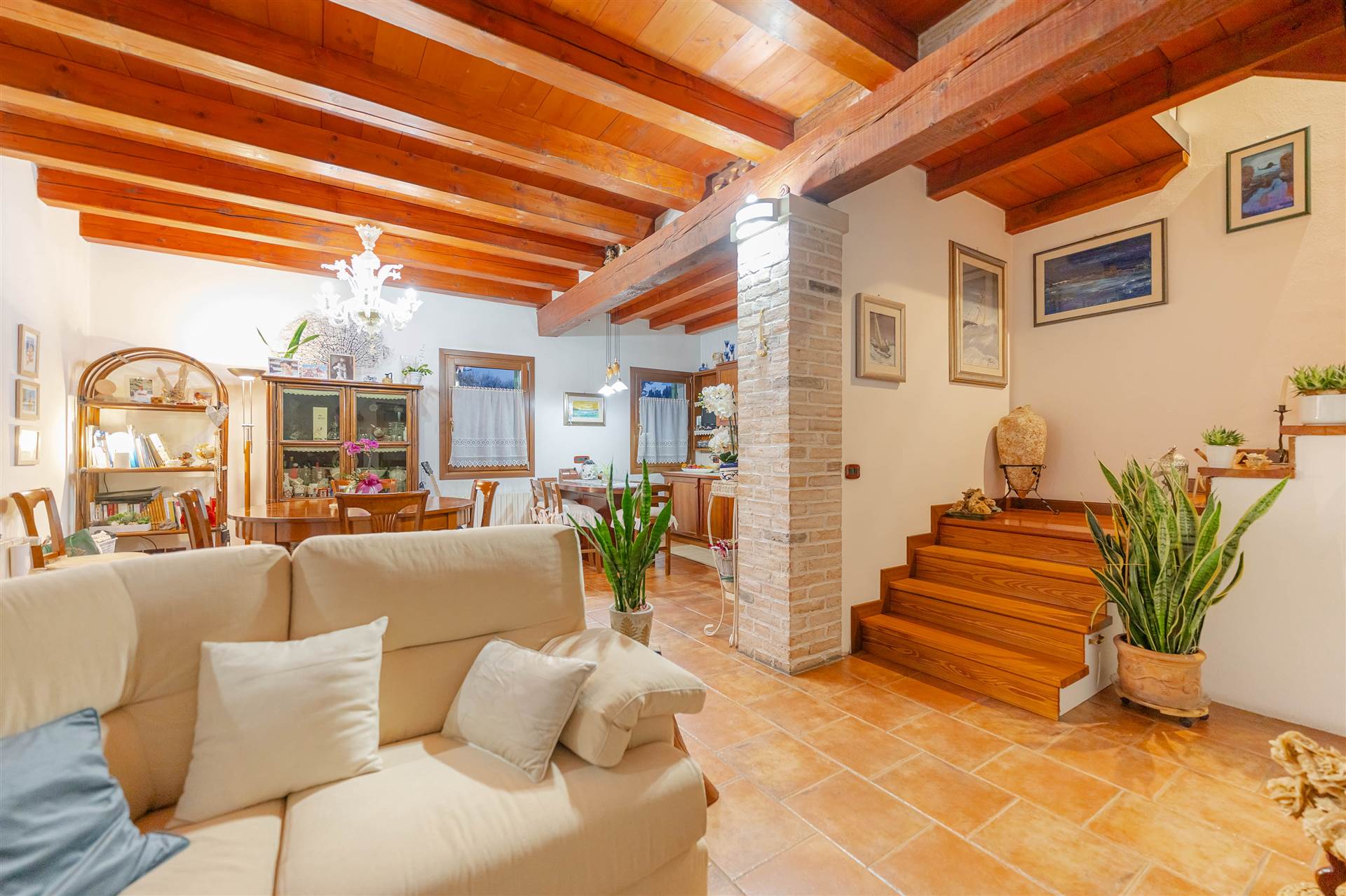 Villa Bifamiliare in vendita a Mirano, 5 locali, prezzo € 360.000 | PortaleAgenzieImmobiliari.it