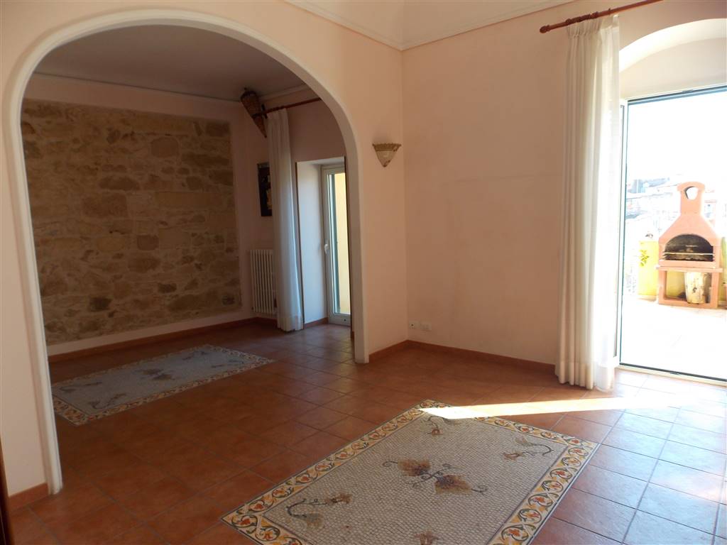Soluzione Indipendente in affitto a Ragusa, 4 locali, zona Località: CENTRO STORICO ALTO, prezzo € 420 | CambioCasa.it