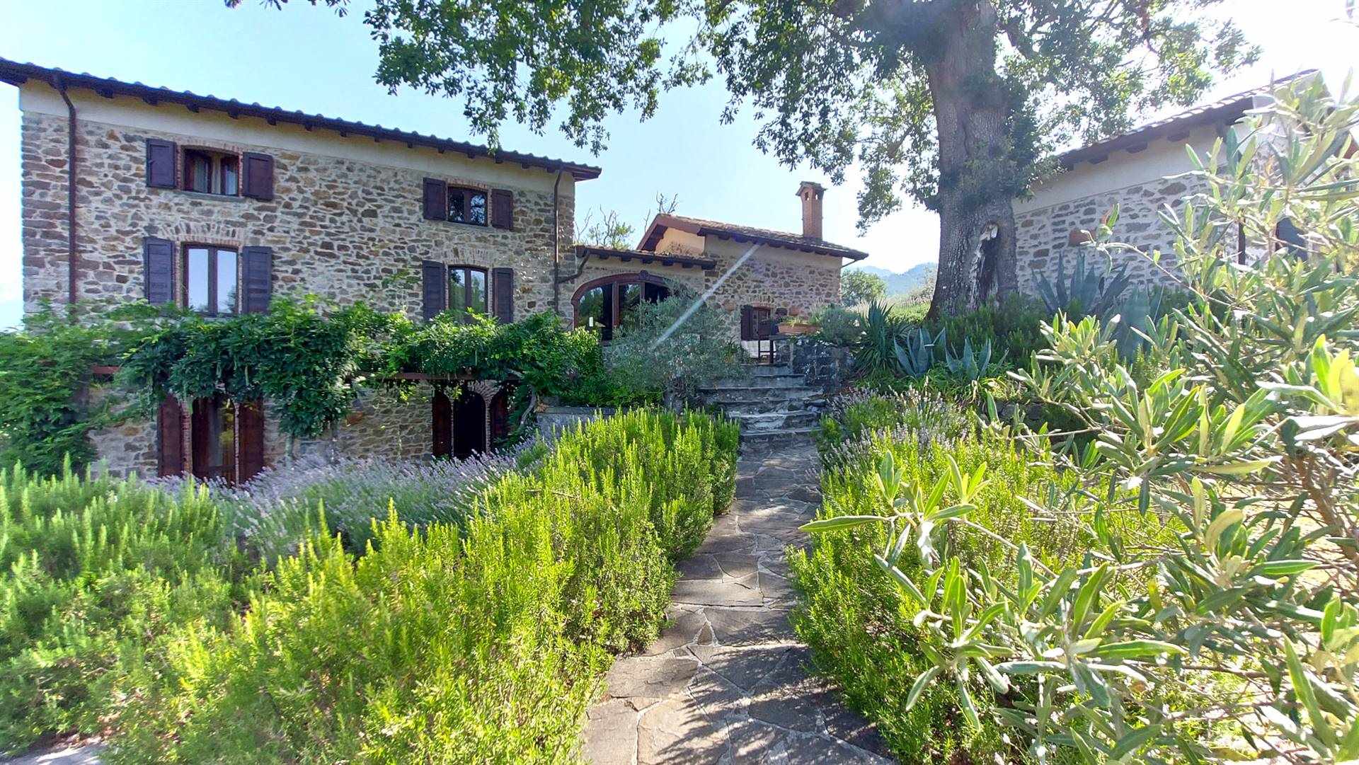 Villa in vendita a Bagnone, 12 locali, Trattative riservate | PortaleAgenzieImmobiliari.it