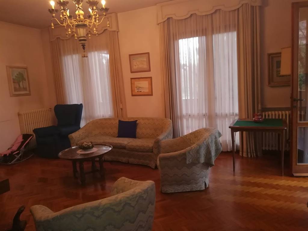 Villa in vendita a Montecatini-Terme, 12 locali, zona Zona: Biscolla, prezzo € 600.000 | CambioCasa.it