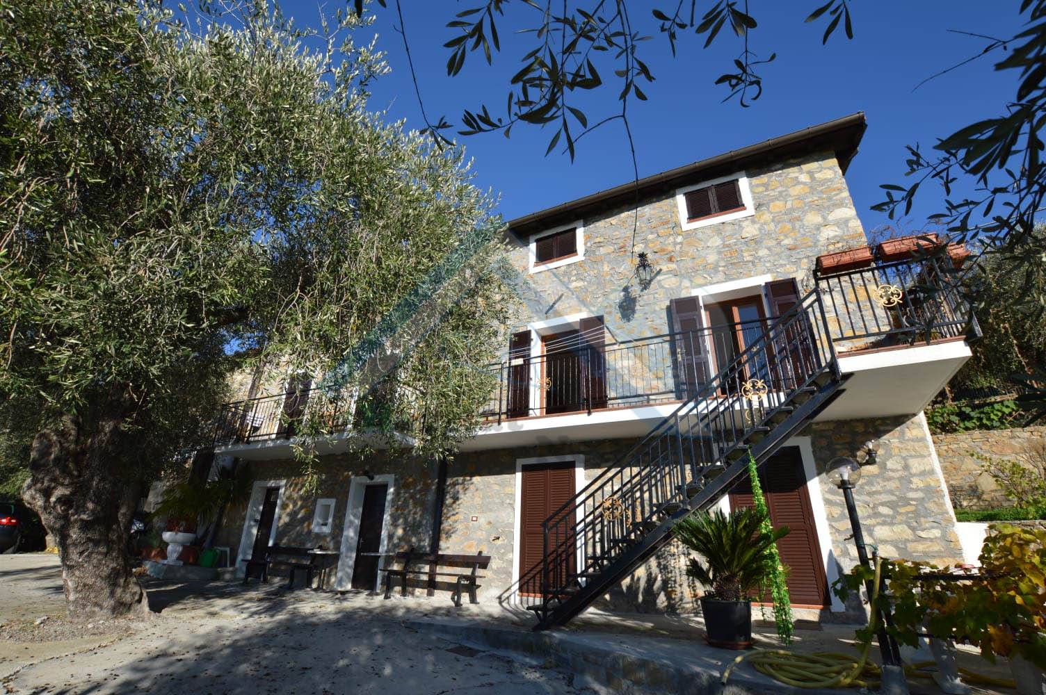 Villa in vendita a Bordighera, 8 locali, zona Località: SASSO DI BORDIGHERA, prezzo € 750.000 | PortaleAgenzieImmobiliari.it