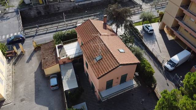 Villa in vendita a Bordighera, 10 locali, prezzo € 550.000 | PortaleAgenzieImmobiliari.it