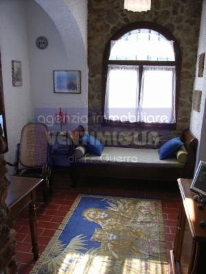 Villa in vendita a Dolceacqua, 4 locali, prezzo € 560.000 | PortaleAgenzieImmobiliari.it