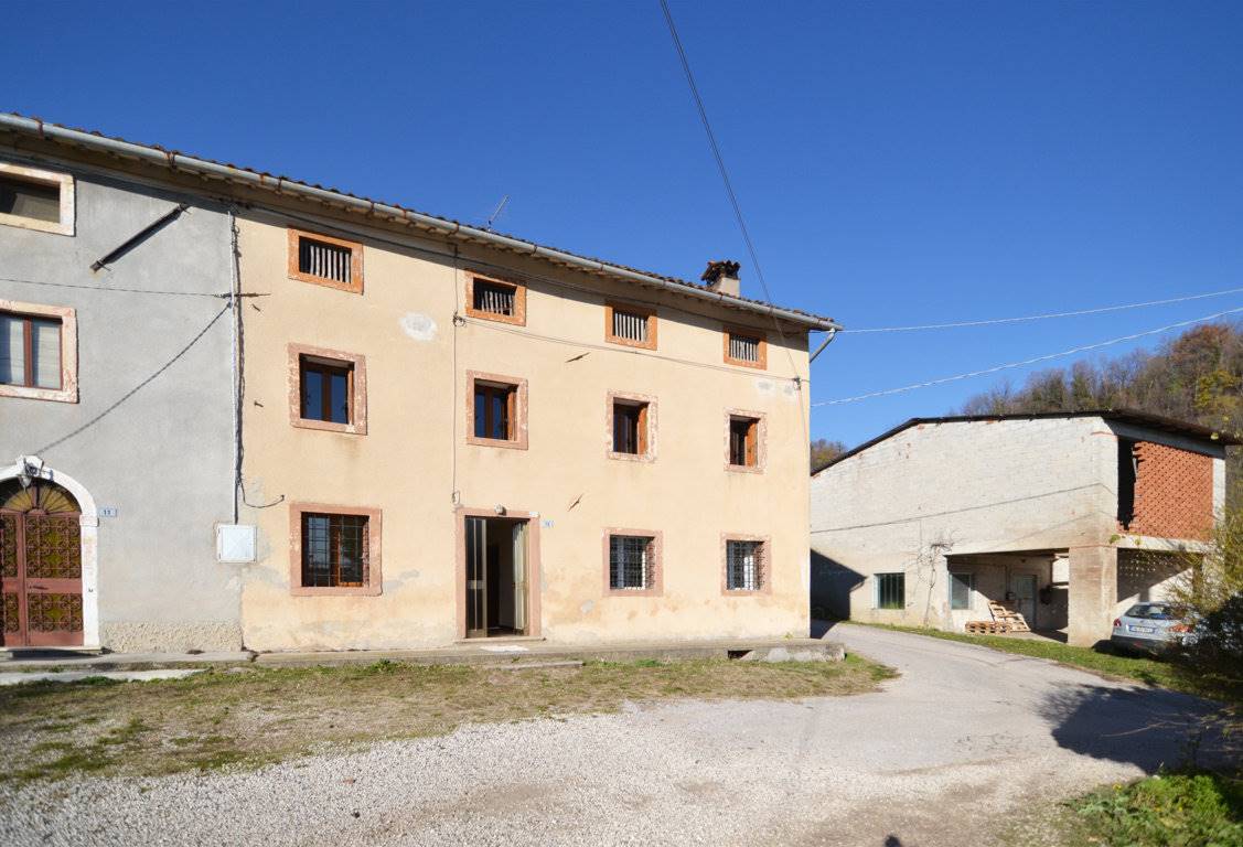 Appartamento in vendita a Trissino, 8 locali, prezzo € 57.000 | PortaleAgenzieImmobiliari.it