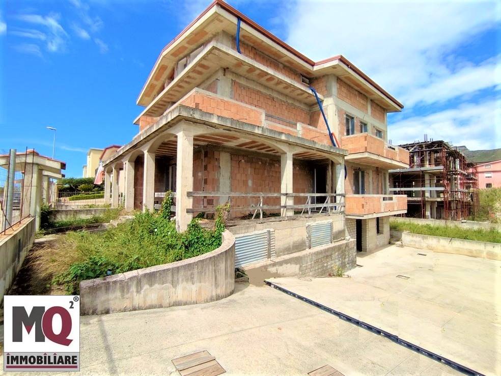 Villa Bifamiliare in vendita a Mondragone, 4 locali, zona elle, prezzo € 195.000 | PortaleAgenzieImmobiliari.it