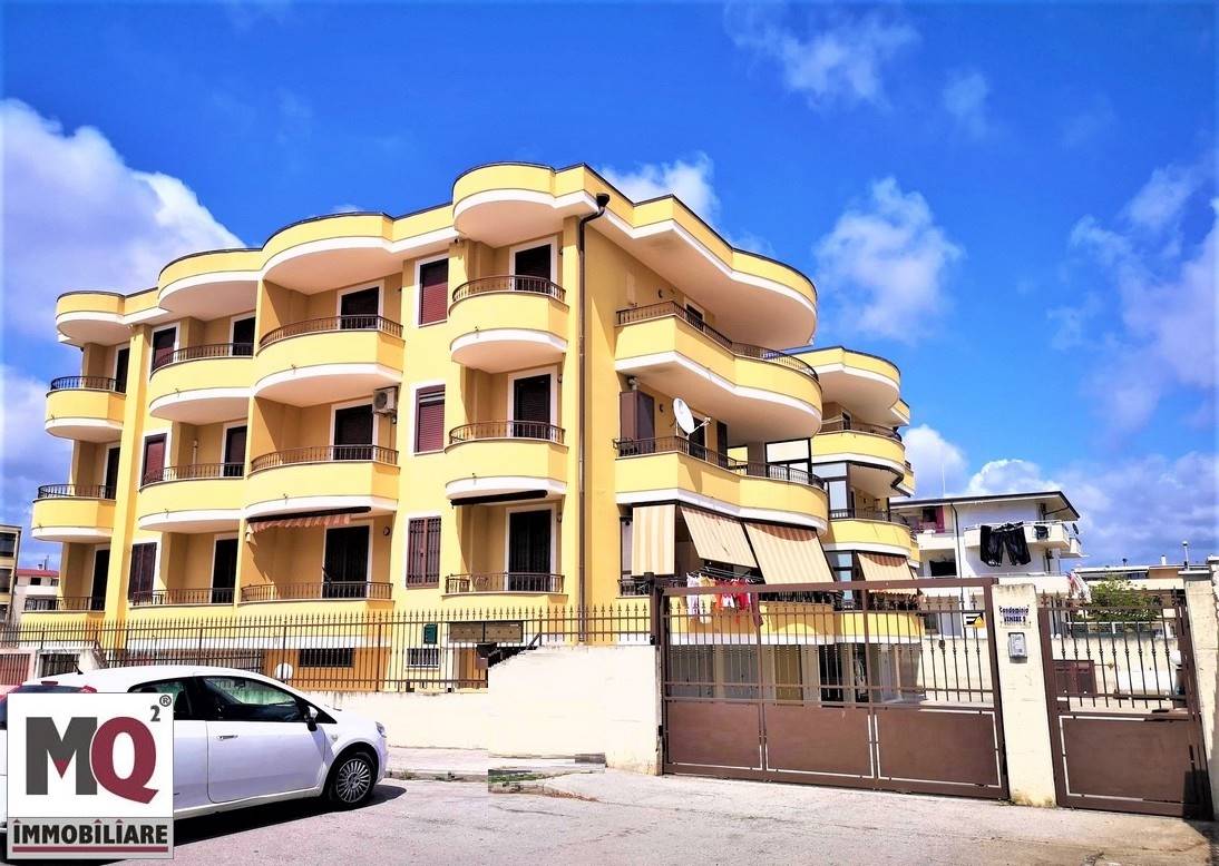 Appartamento in vendita a Mondragone, 4 locali, zona Zona: Crocelle, prezzo € 95.000 | CambioCasa.it