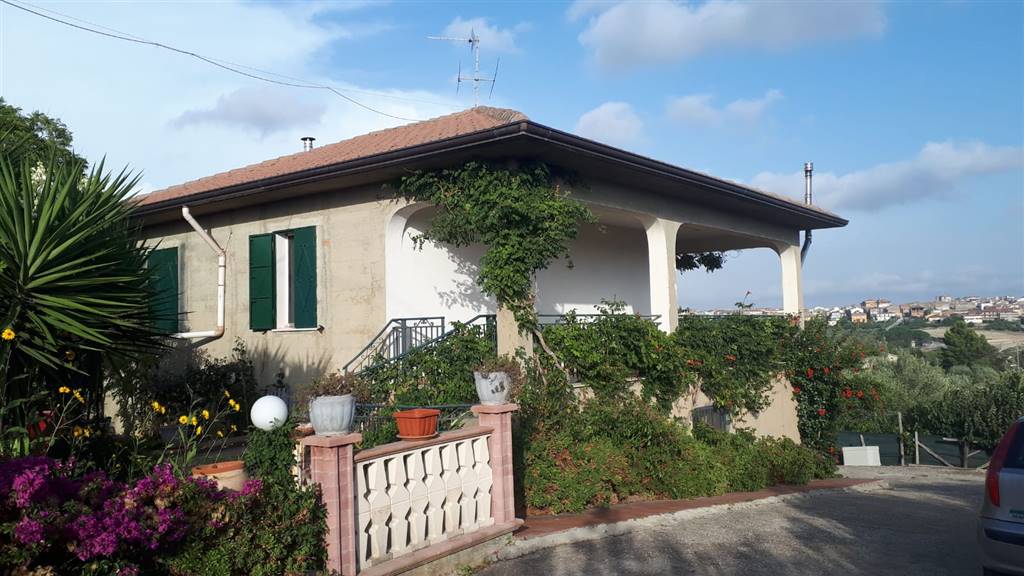 Villa in vendita a Campobello di Licata, 9 locali, prezzo € 125.000 | PortaleAgenzieImmobiliari.it