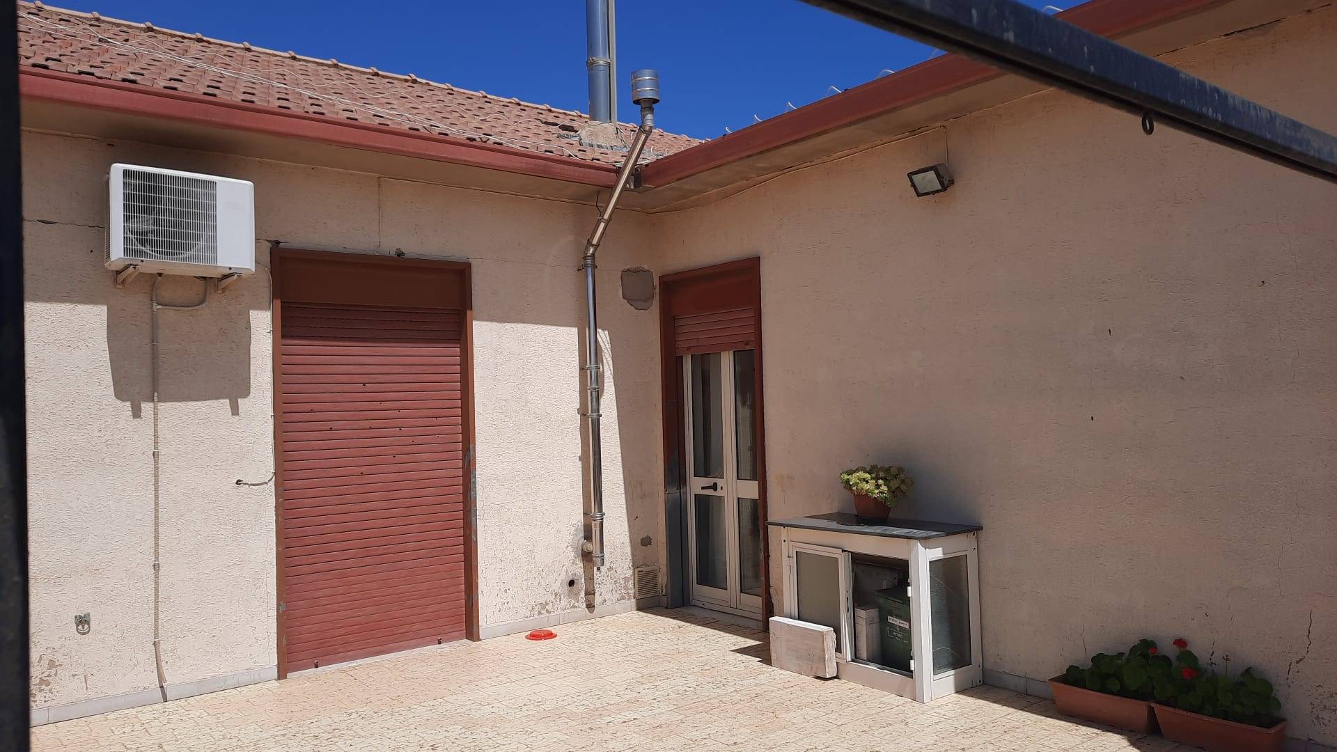 Appartamento in vendita a Campobello di Licata, 8 locali, prezzo € 70.000 | PortaleAgenzieImmobiliari.it