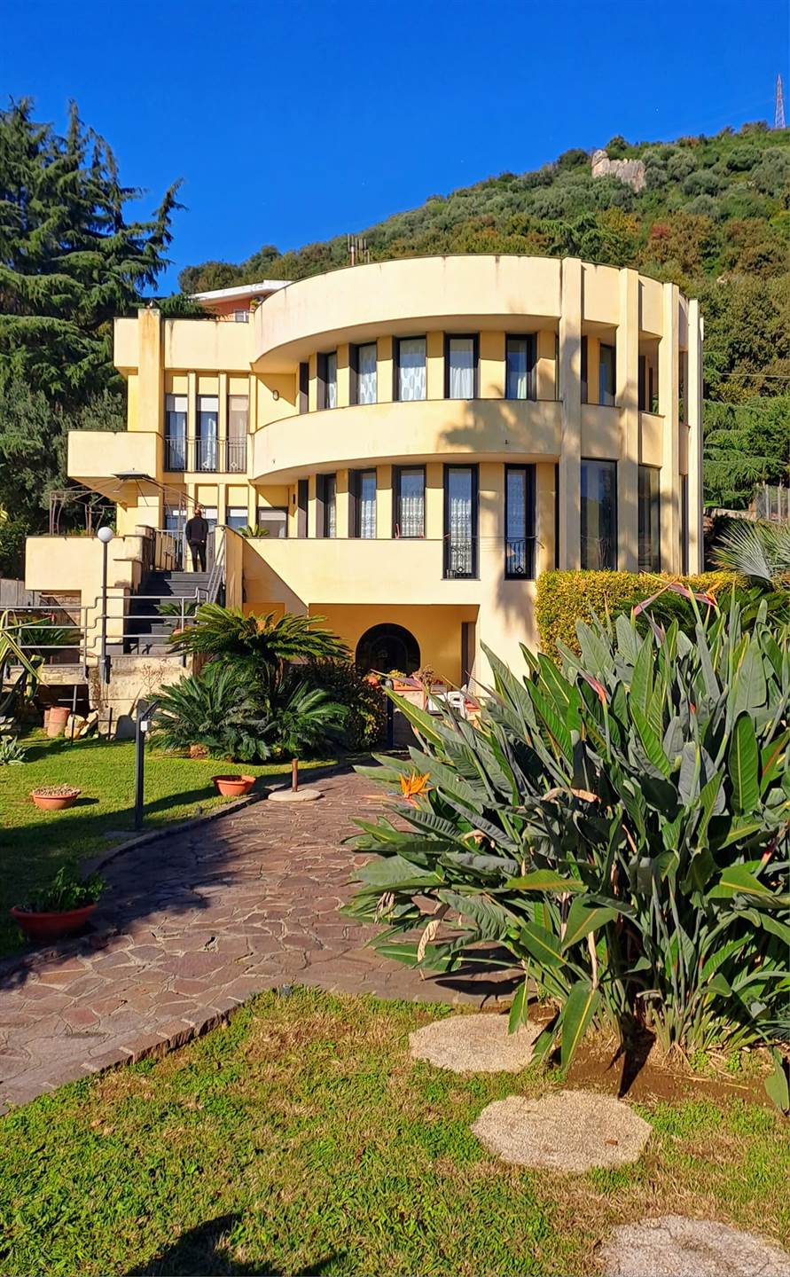 Villa in vendita a Salerno, 10 locali, zona ni, prezzo € 770.000 | PortaleAgenzieImmobiliari.it