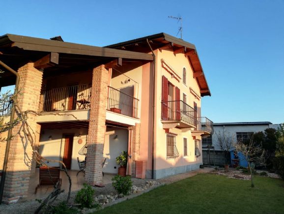 Villa in vendita a Gambolò, 7 locali, prezzo € 390.000 | CambioCasa.it