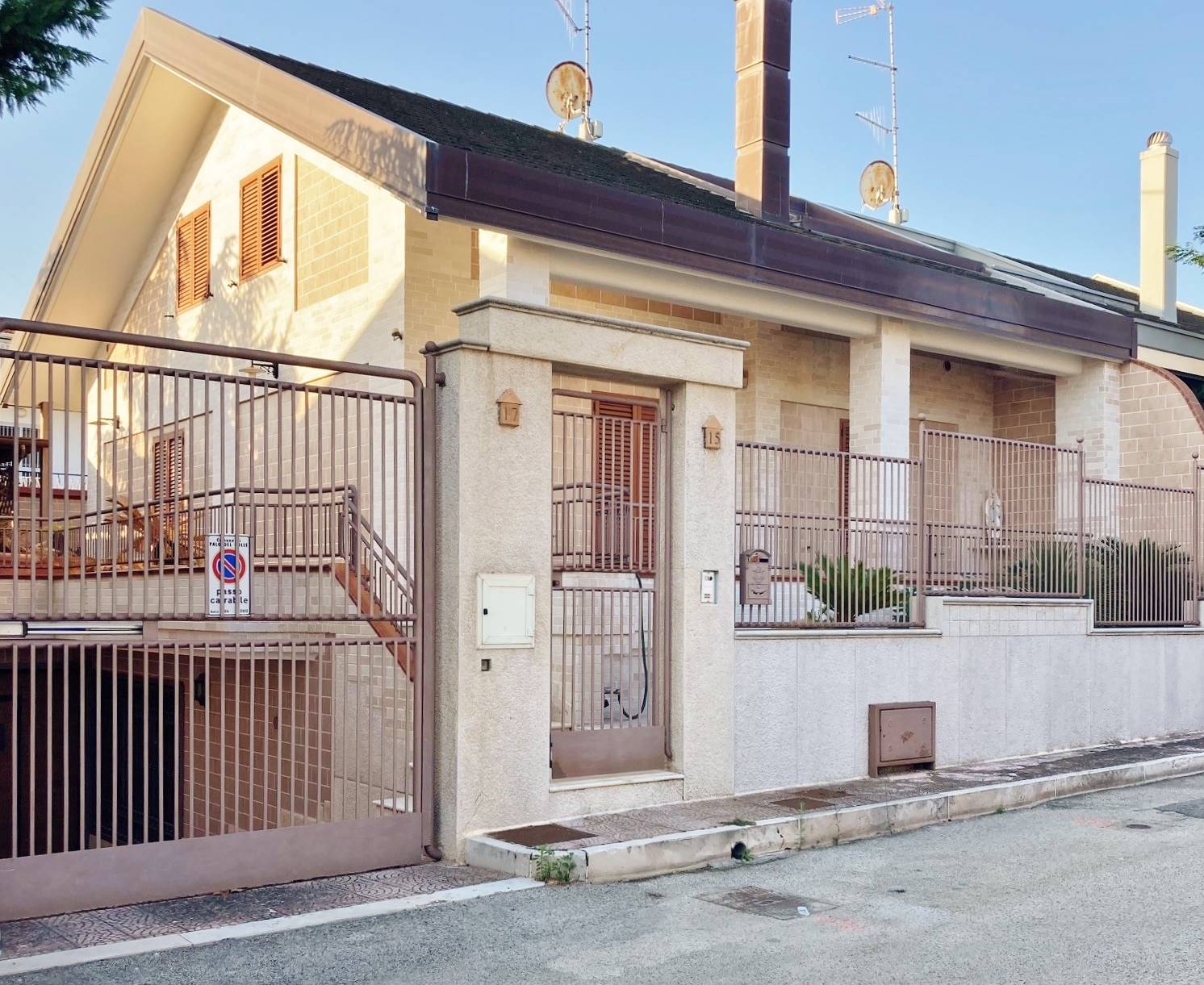 Villa in vendita a Palo del Colle, 7 locali, prezzo € 350.000 | CambioCasa.it