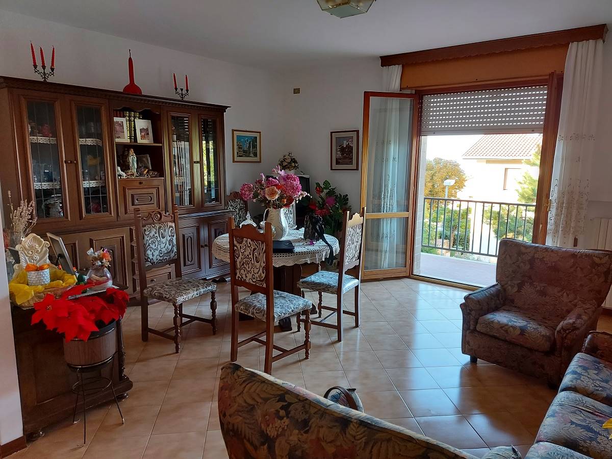 Appartamento in vendita a Montemarciano, 6 locali, zona Zona: Marina di Montemarciano, prezzo € 260.000 | CambioCasa.it
