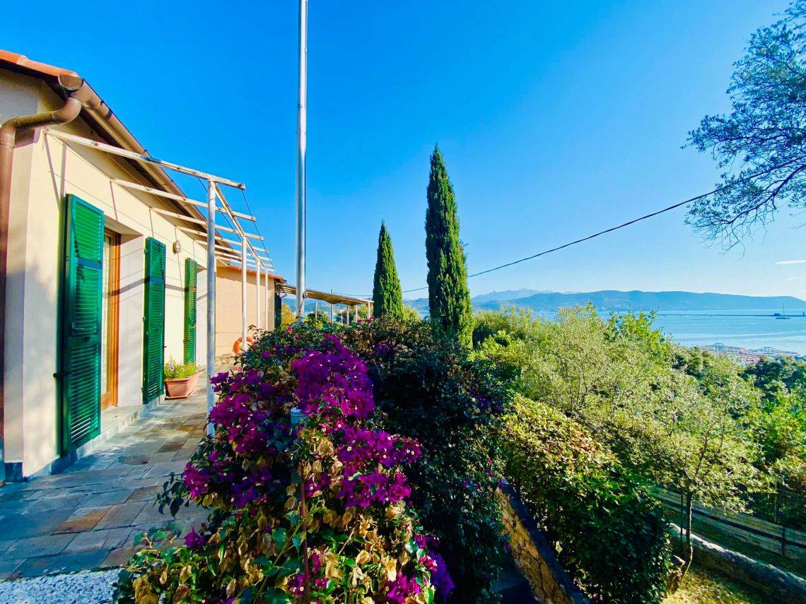 Villa in vendita a Portovenere, 6 locali, zona razie, prezzo € 900.000 | PortaleAgenzieImmobiliari.it