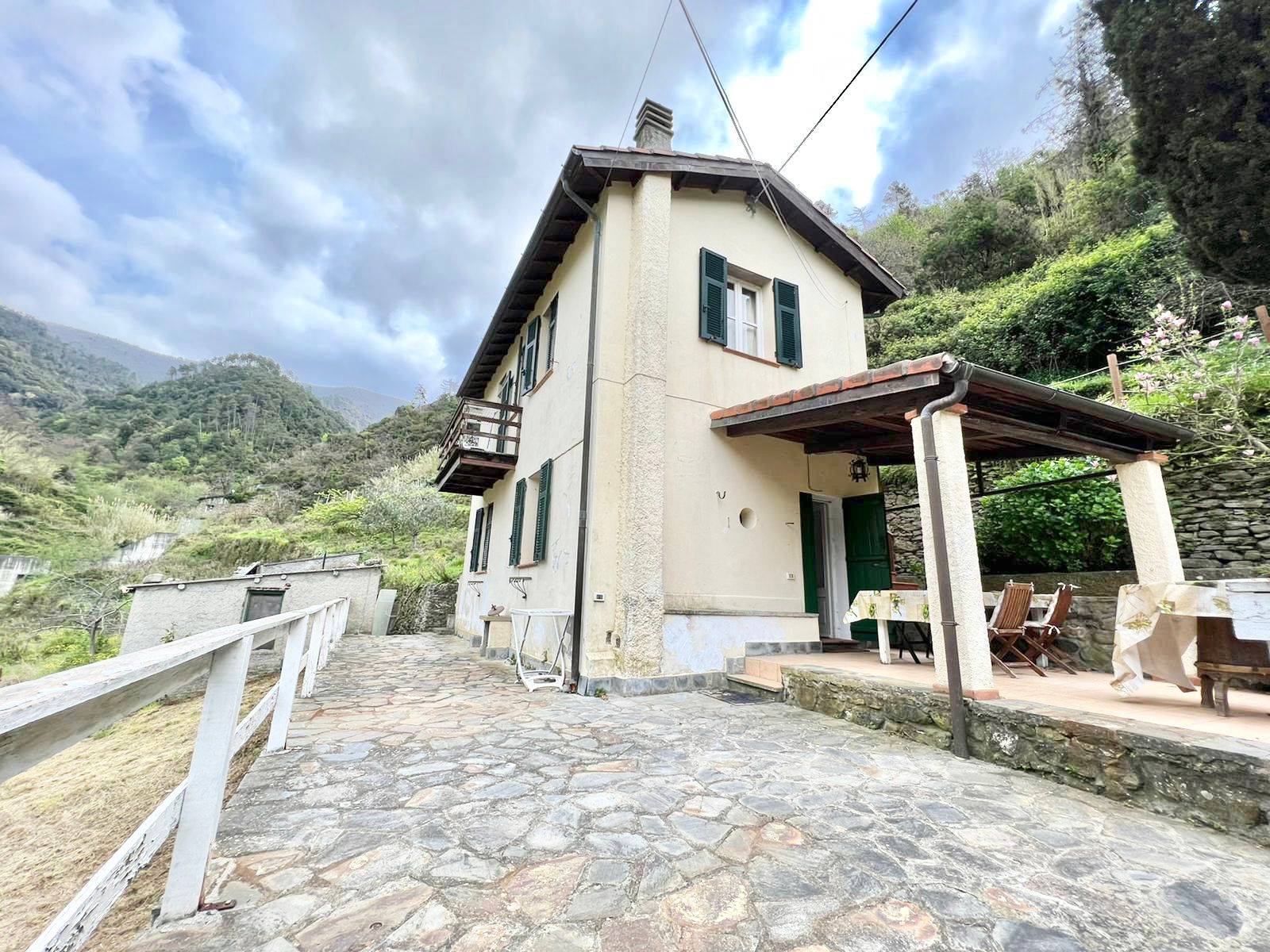 Villa in vendita a Vernazza, 5 locali, zona azzola, prezzo € 298.000 | PortaleAgenzieImmobiliari.it
