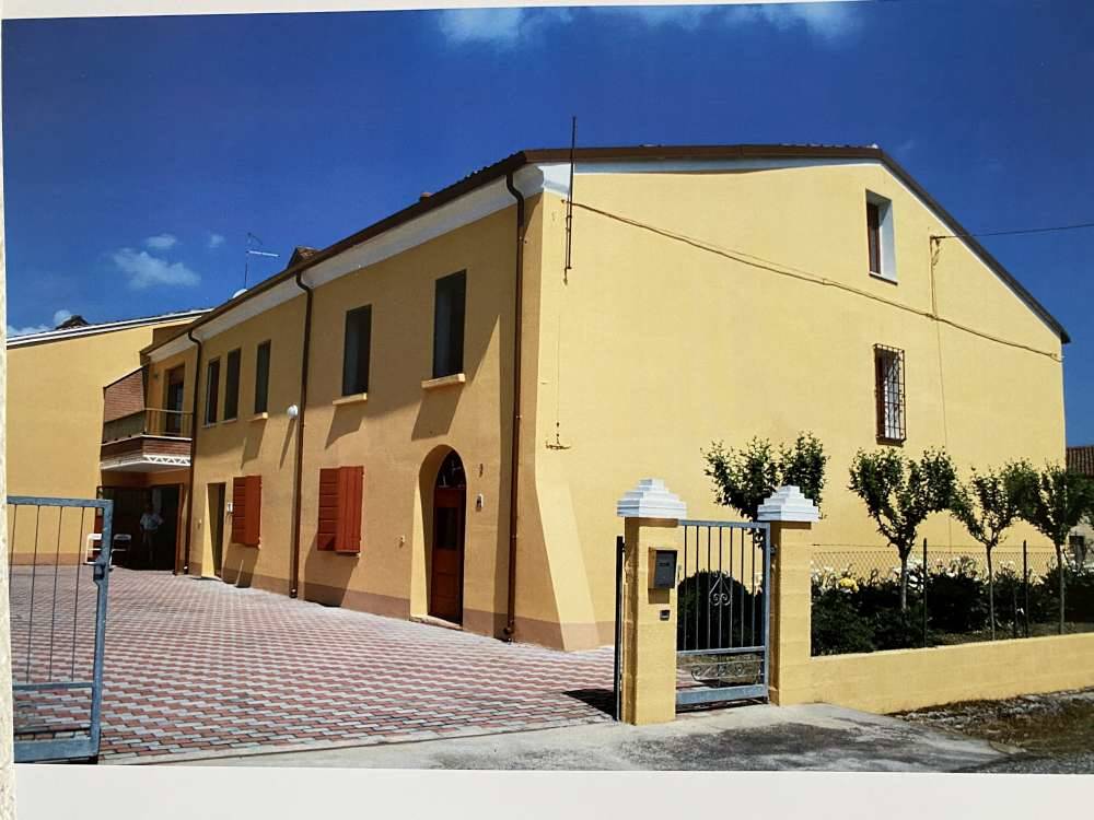 Rustico / Casale in vendita a Magnacavallo, 14 locali, zona lo, Trattative riservate | PortaleAgenzieImmobiliari.it