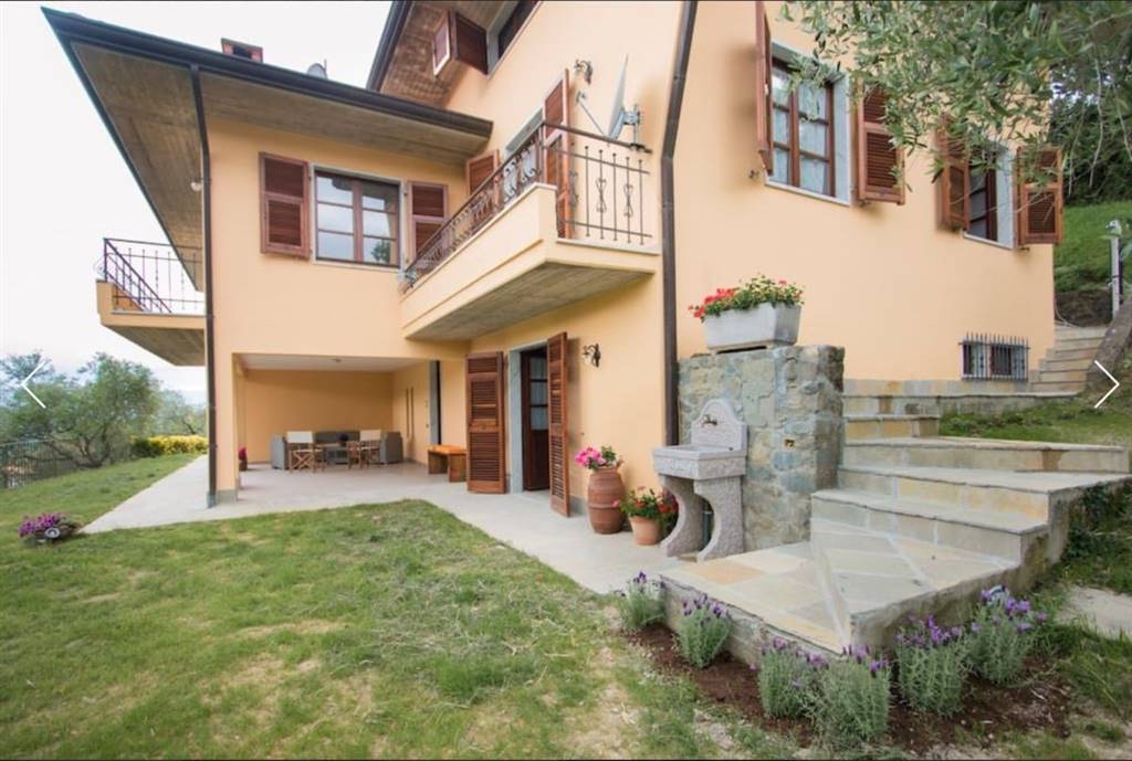 Villa in vendita a Fivizzano, 10 locali, prezzo € 550.000 | PortaleAgenzieImmobiliari.it