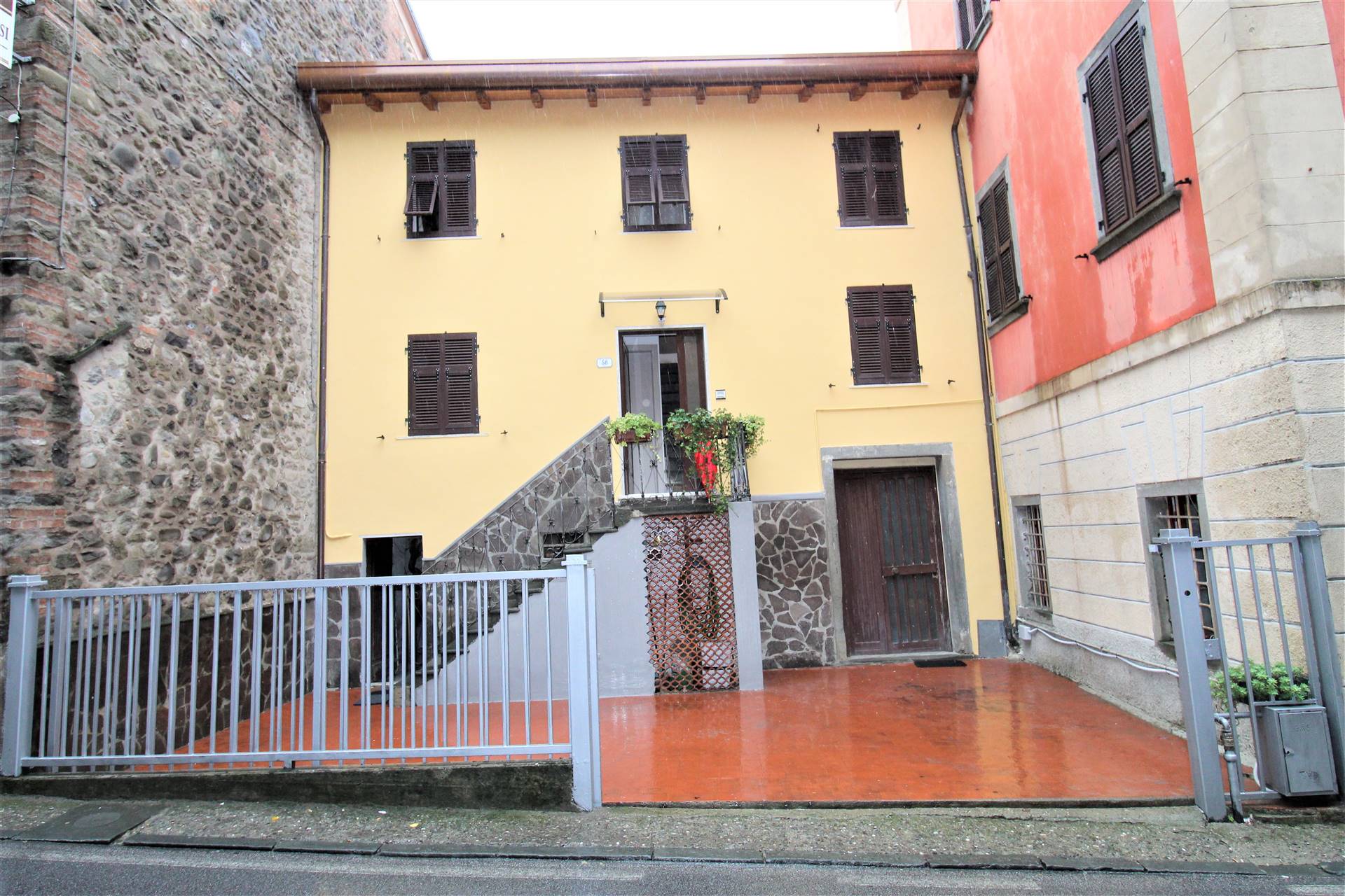 Villa in vendita a Fivizzano, 10 locali, zona Località: GRAGNOLA, prezzo € 125.000 | PortaleAgenzieImmobiliari.it