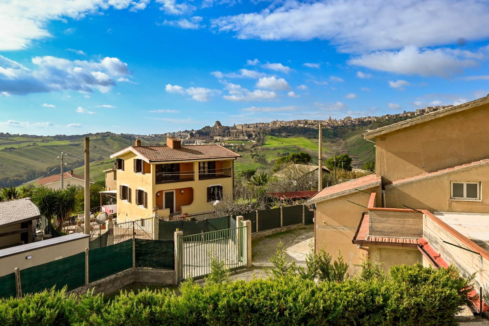 Villa Bifamiliare in vendita a Caltanissetta - Zona: Villaggio Santa Barbara - Terrapelata
