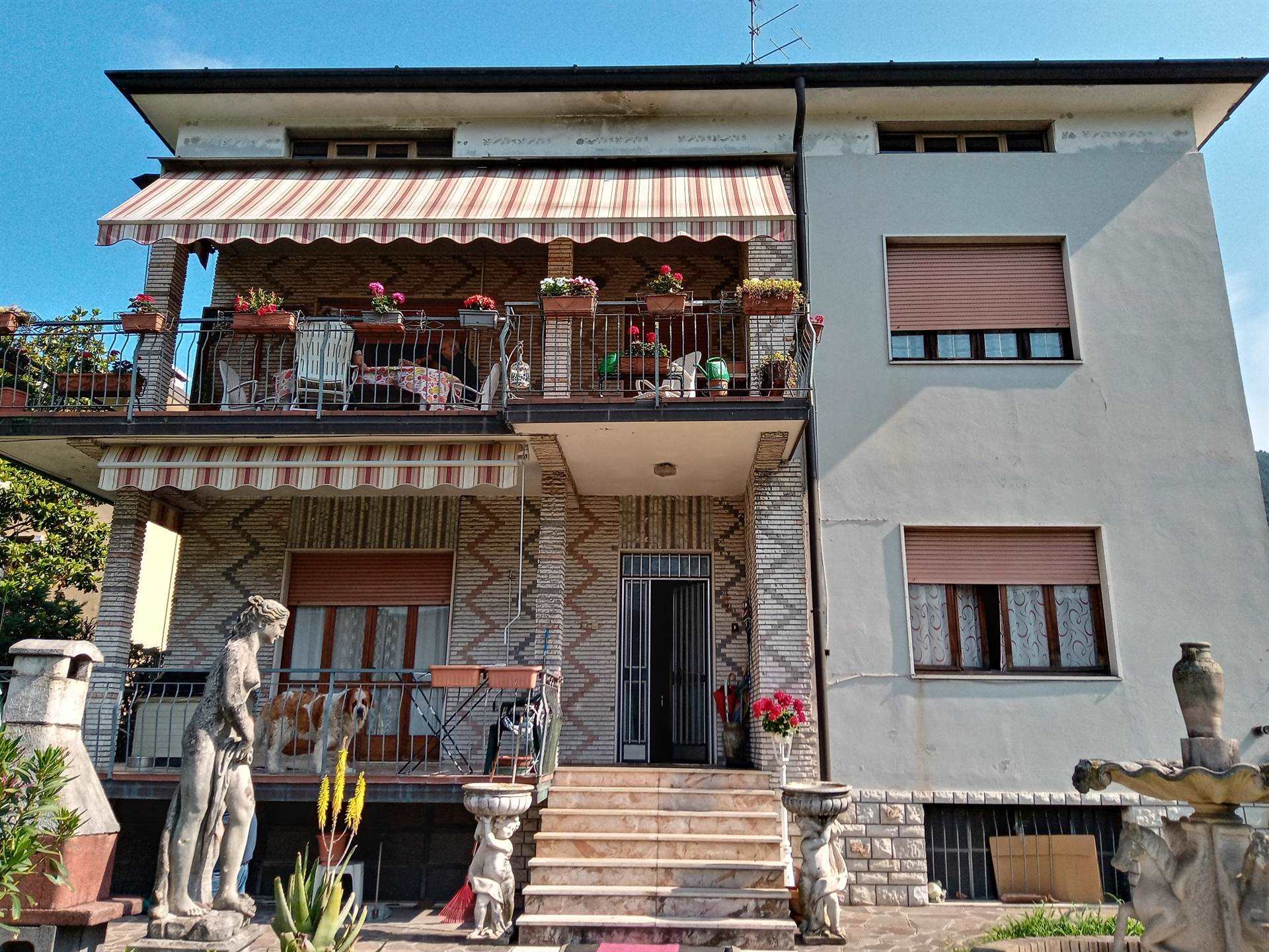 Villa in vendita a Nave, 10 locali, zona ine, prezzo € 720.000 | PortaleAgenzieImmobiliari.it