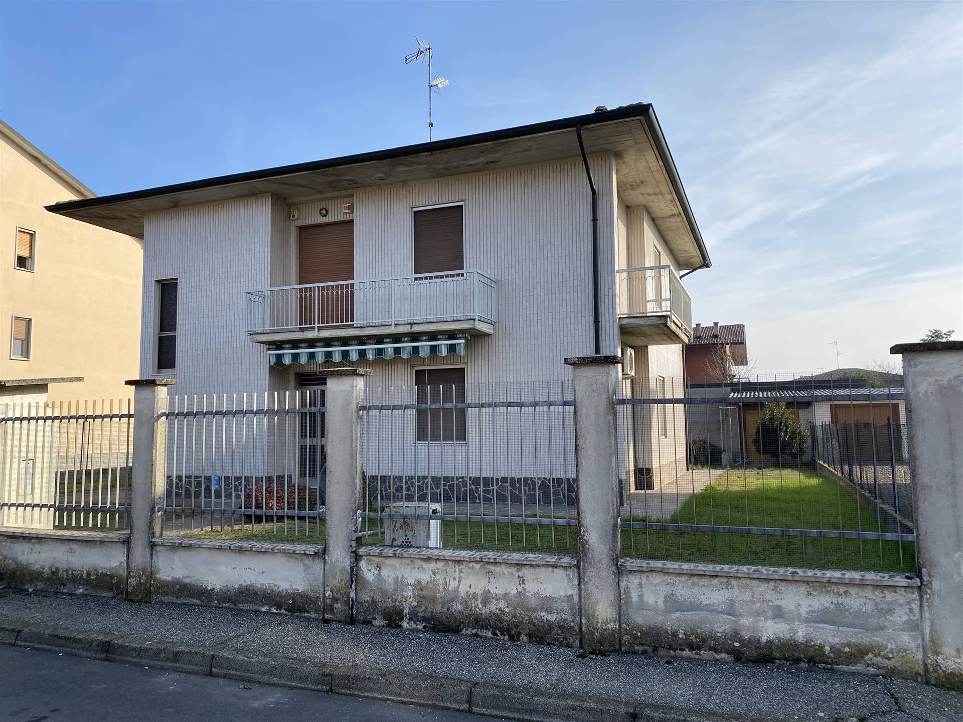 Villa in vendita a Gerenzago, 8 locali, prezzo € 247.000 | PortaleAgenzieImmobiliari.it