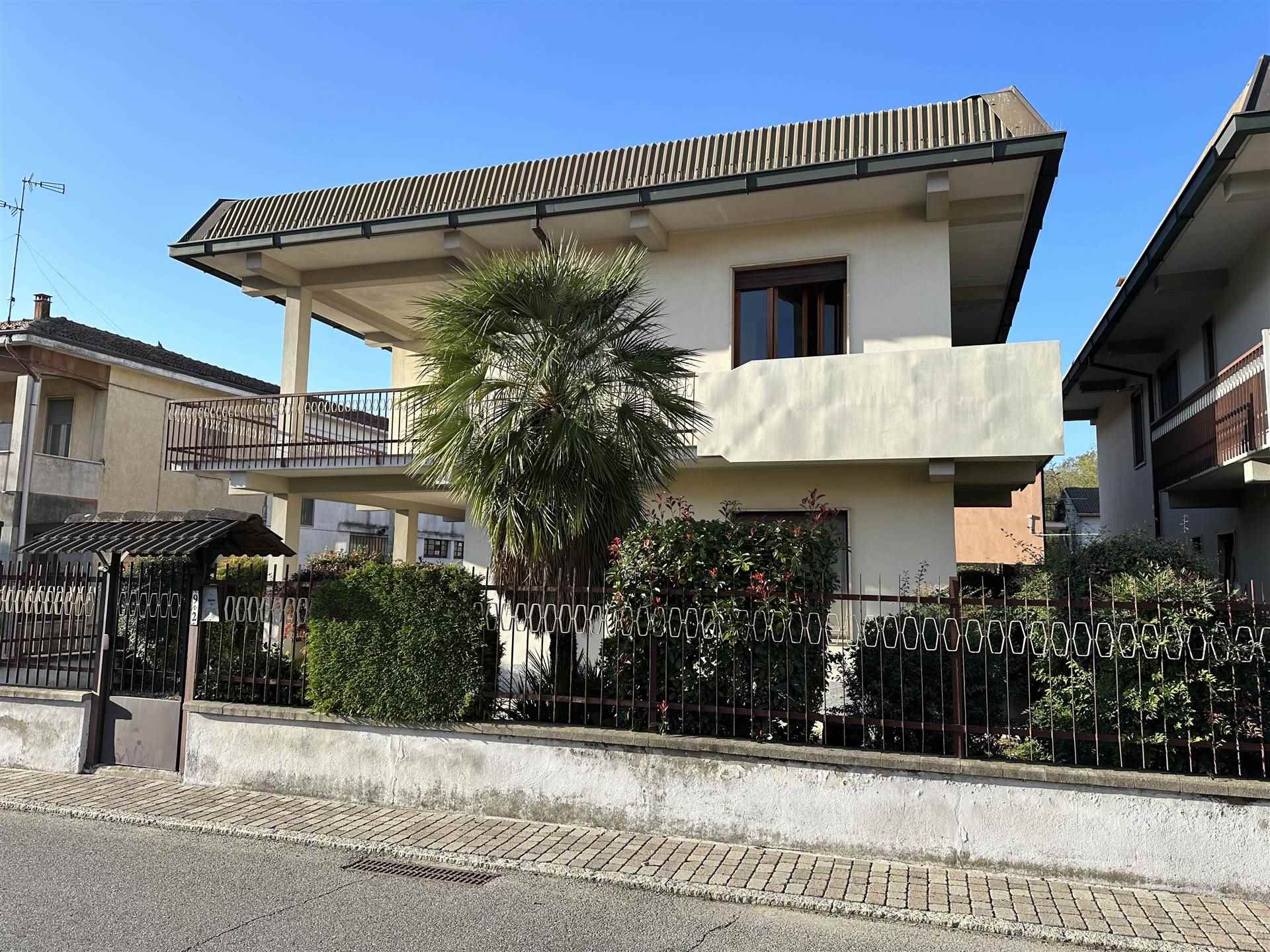 Villa in vendita a Sant'Angelo Lodigiano, 8 locali, prezzo € 245.000 | PortaleAgenzieImmobiliari.it