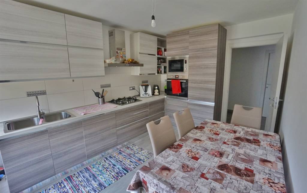 Appartamento in vendita a Morbegno, 6 locali, zona Zona: Campovico, prezzo € 139.000 | CambioCasa.it