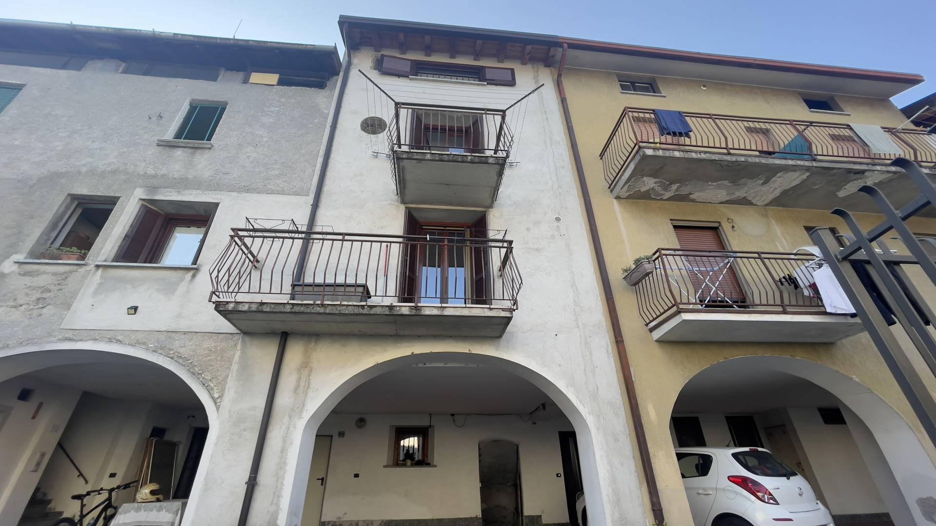 Villa in vendita a Cosio Valtellino, 8 locali, prezzo € 185.000 | CambioCasa.it