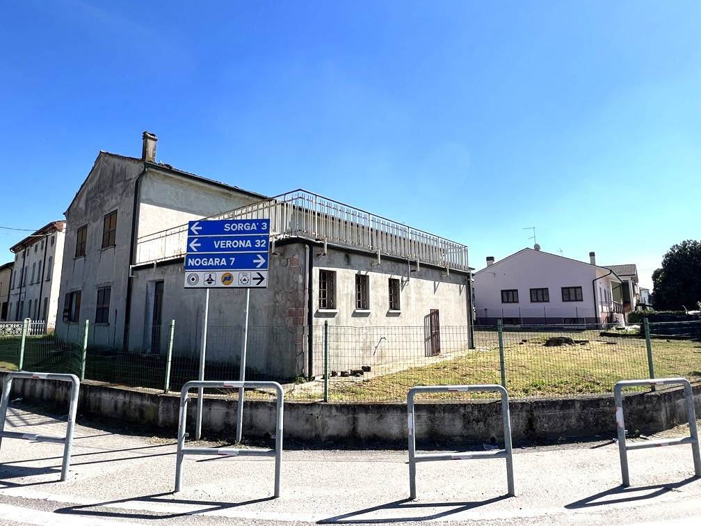 Negozio / Locale in vendita a Castel d'Ario - Zona: Centro Urbano