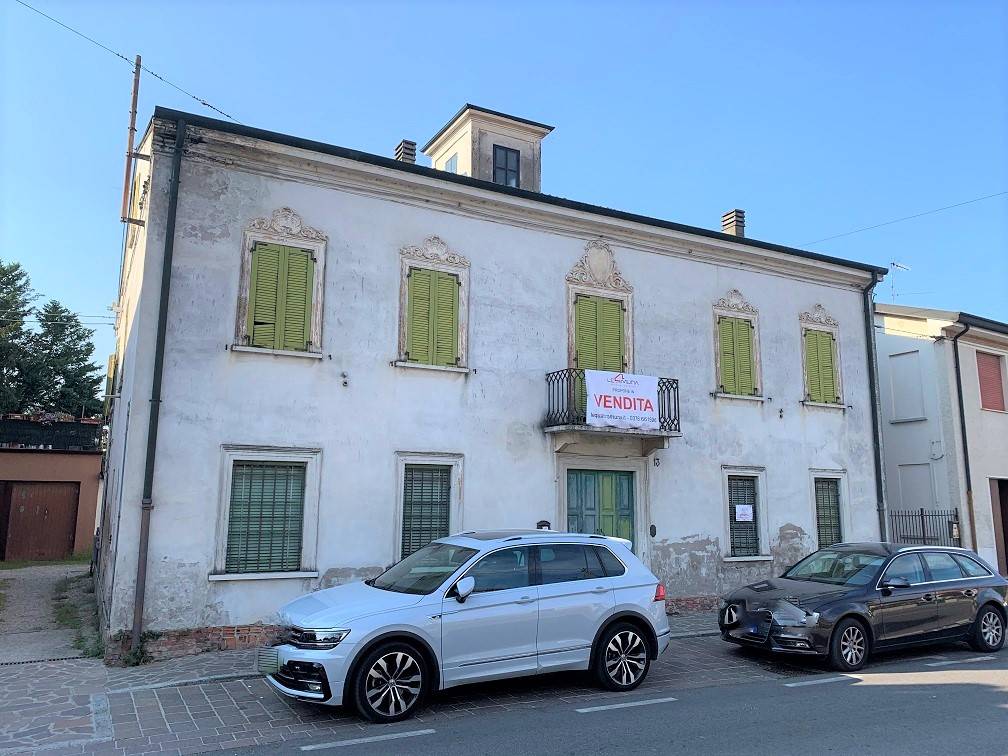 Palazzo / Stabile in vendita a Castelbelforte, 16 locali, prezzo € 58.000 | PortaleAgenzieImmobiliari.it