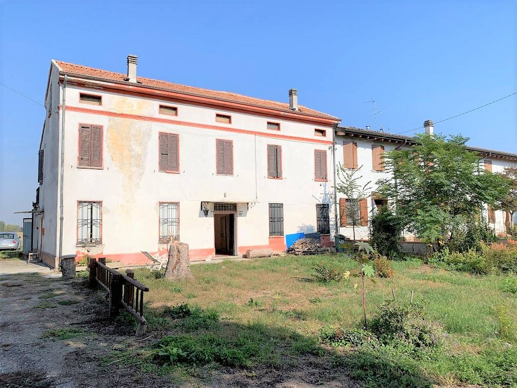 Rustico / Casale in vendita a Roncoferraro, 14 locali, zona rnolo, prezzo € 45.000 | PortaleAgenzieImmobiliari.it