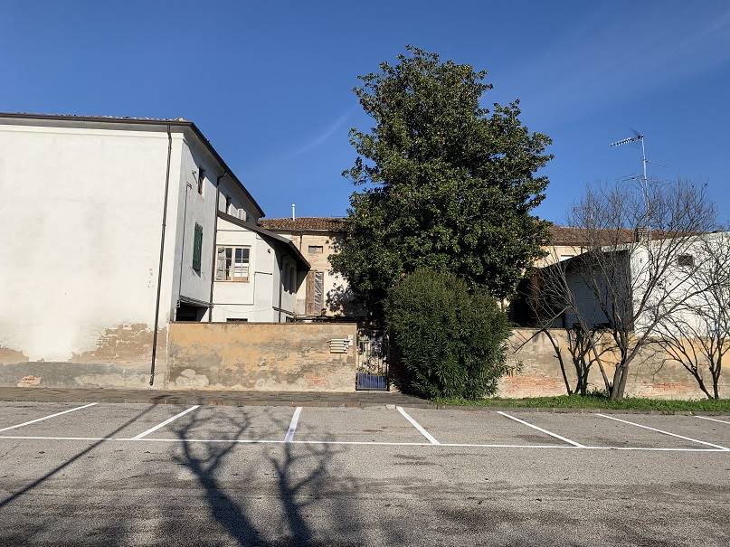 Palazzo / Stabile in vendita a Castel d'Ario, 12 locali, zona Zona: Centro Urbano, prezzo € 120.000 | CambioCasa.it
