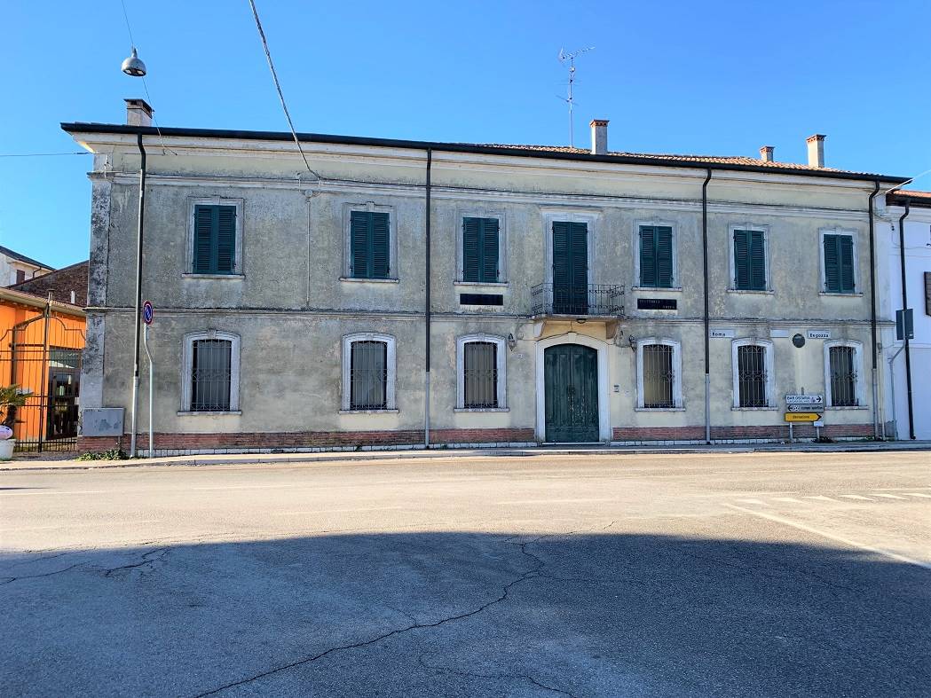 Palazzo / Stabile in vendita a Villimpenta, 9 locali, prezzo € 70.000 | PortaleAgenzieImmobiliari.it
