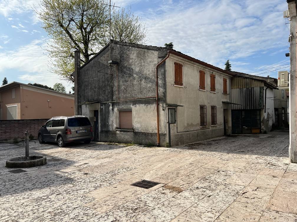 Soluzione Indipendente in vendita a Mantova, 7 locali, zona elletto Borgo, prezzo € 58.000 | PortaleAgenzieImmobiliari.it