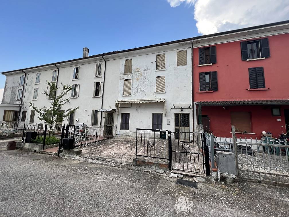 Soluzione Semindipendente in vendita a Castel d'Ario, 4 locali, zona Zona: Centro Urbano, prezzo € 48.000 | CambioCasa.it