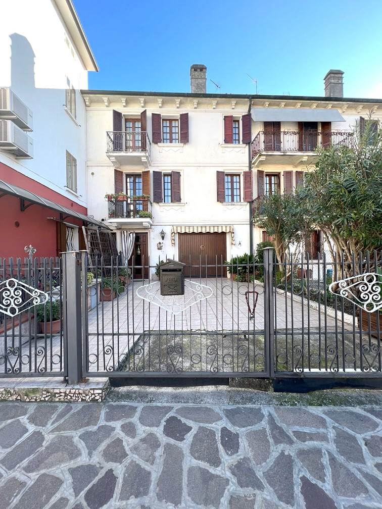 Villa a Schiera in vendita a Revere, 6 locali, prezzo € 190.000 | PortaleAgenzieImmobiliari.it