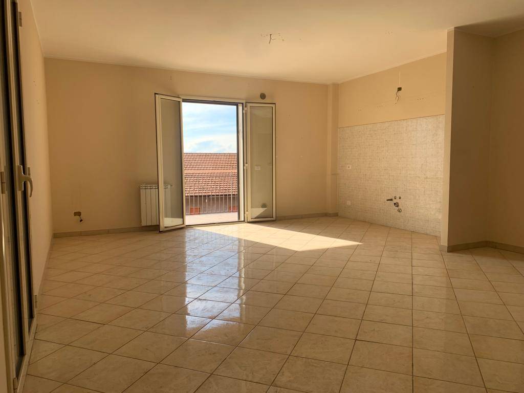 Appartamento in vendita a Camporotondo Etneo, 4 locali, prezzo € 125.000 | CambioCasa.it