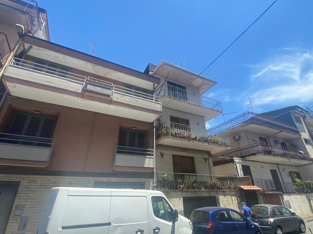 Appartamento in vendita a Gravina di Catania, 5 locali, prezzo € 89.000 | PortaleAgenzieImmobiliari.it