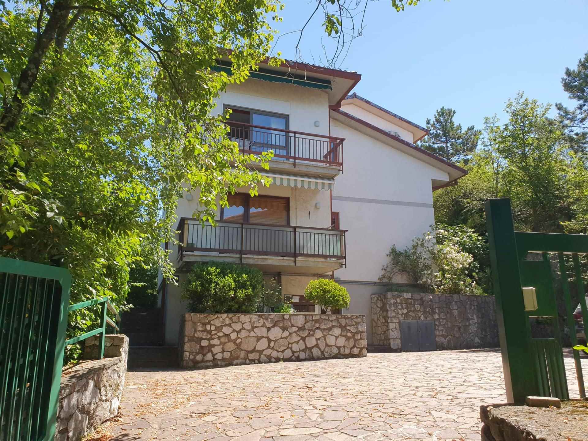 Appartamento in vendita a Duino-Aurisina, 5 locali, zona Zona: Sistiana, prezzo € 155.000 | CambioCasa.it