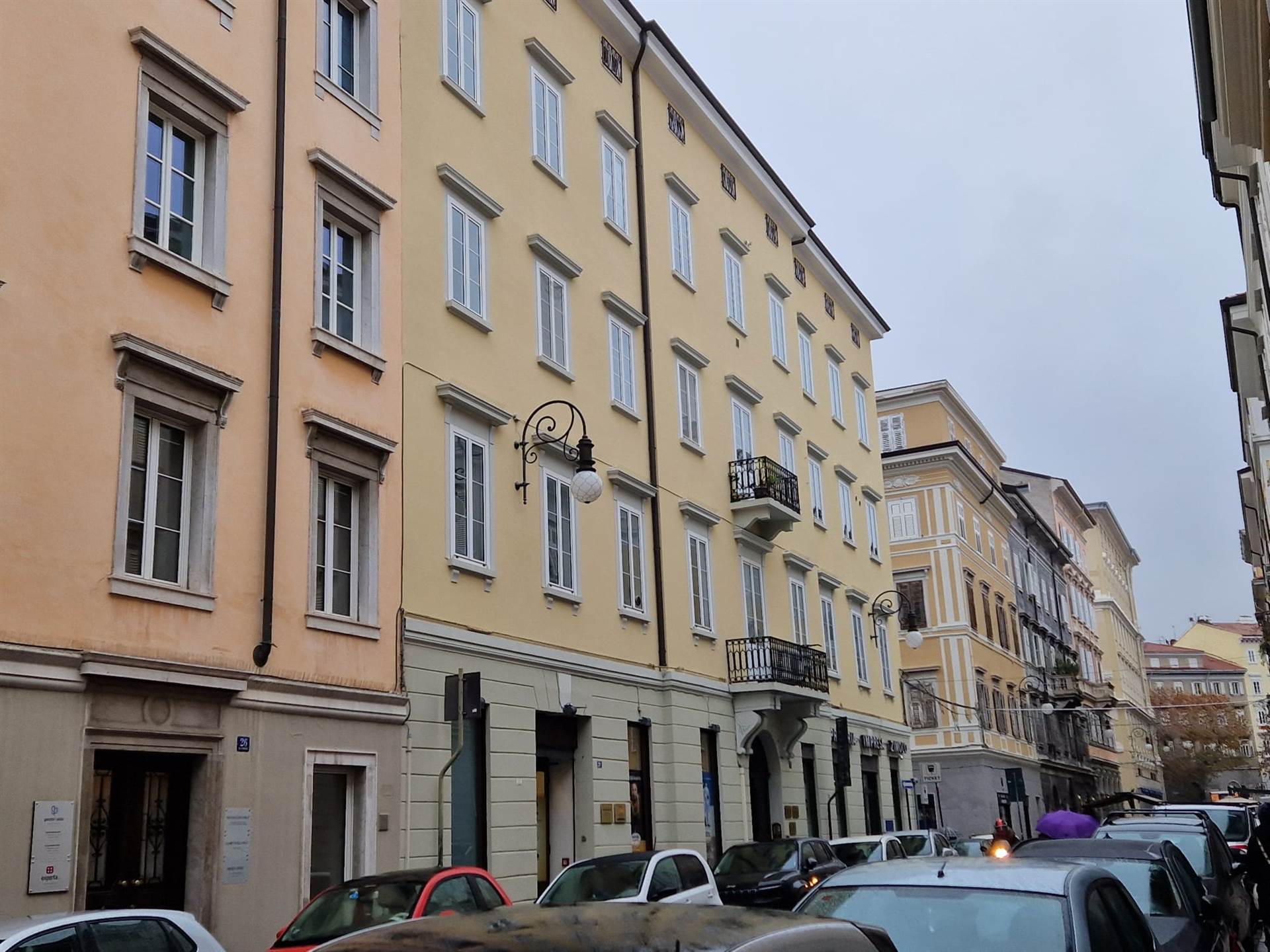 Appartamento in vendita a Trieste, 5 locali, zona Località: BORGO TERESIANO, prezzo € 280.000 | PortaleAgenzieImmobiliari.it