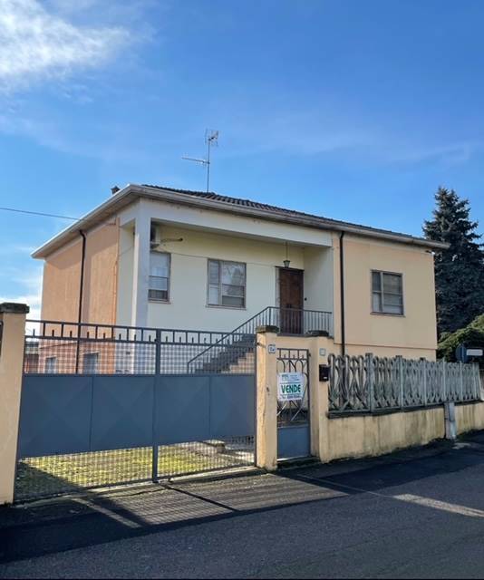 Villa in vendita a Zeme, 4 locali, prezzo € 80.000 | CambioCasa.it