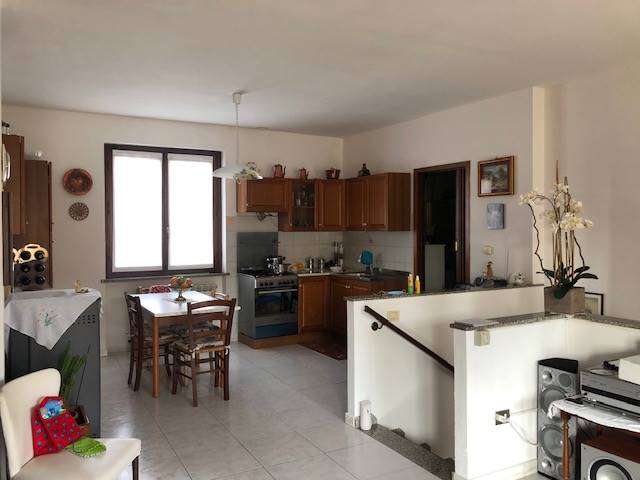 Appartamento in vendita a Parona, 3 locali, prezzo € 68.000 | CambioCasa.it