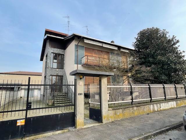 Villa Bifamiliare in vendita a Palestro, 10 locali, prezzo € 140.000 | PortaleAgenzieImmobiliari.it