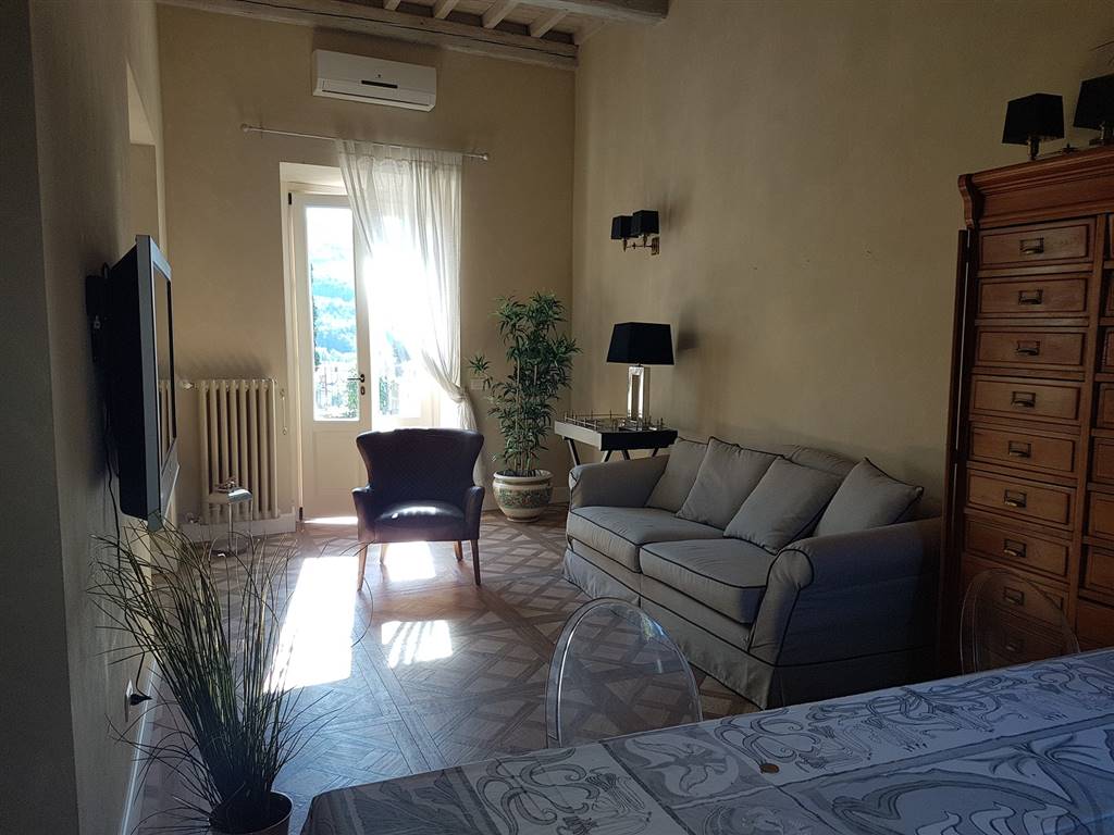 Appartamento in affitto a Fiesole, 6 locali, zona Zona: San Jacopo al Girone, prezzo € 2.350 | CambioCasa.it