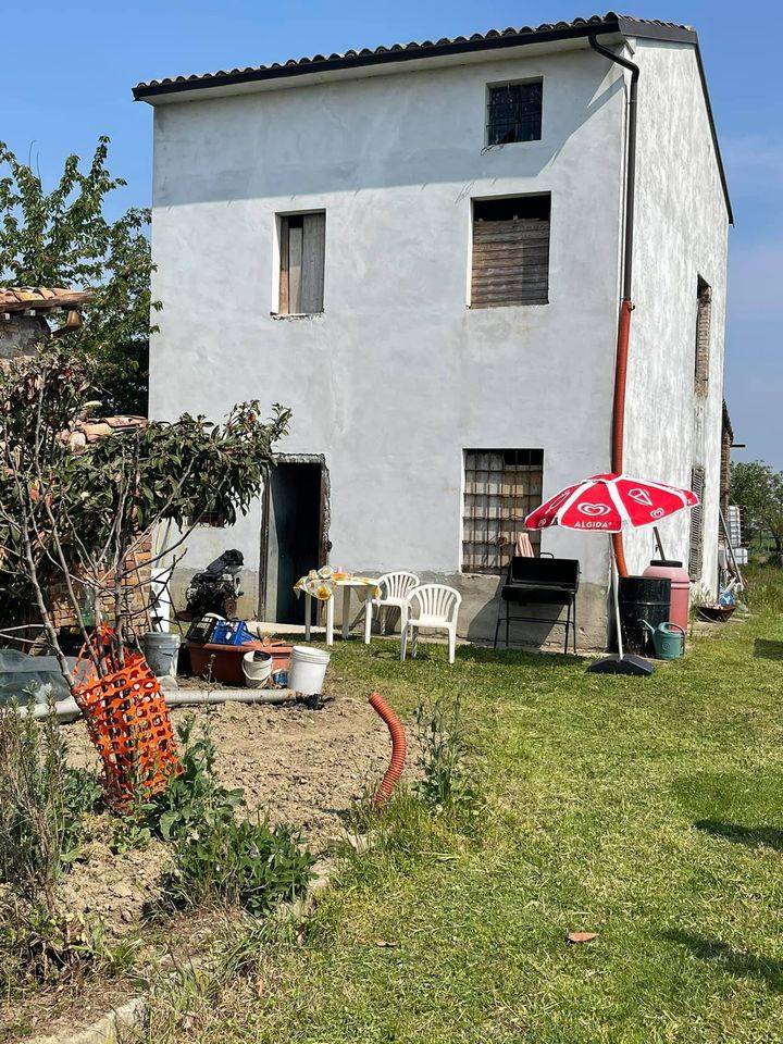 Rustico / Casale in vendita a San Pietro in Cerro, 10 locali, prezzo € 55.000 | PortaleAgenzieImmobiliari.it