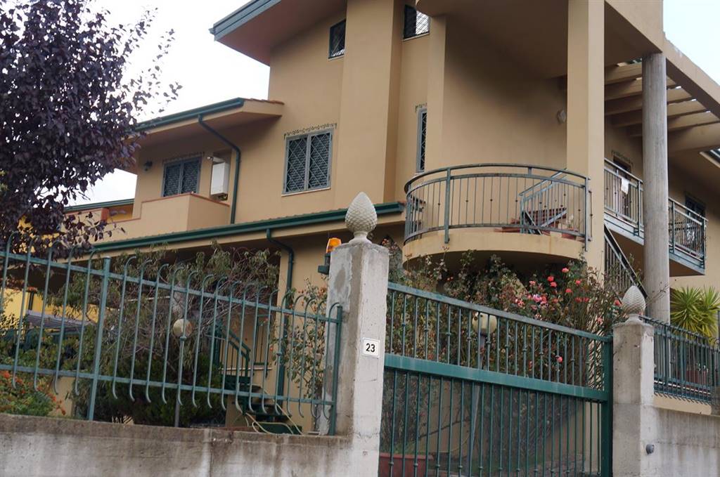 Villa in vendita a Castrolibero, 15 locali, zona Località: CAVALCANTI, prezzo € 290.000 | CambioCasa.it