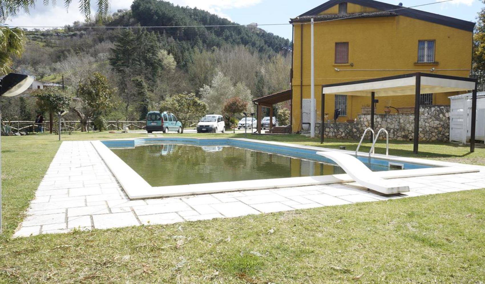 Villa in vendita a Cosenza, 15 locali, zona Località: CENTRO CITTÀ, Trattative riservate | PortaleAgenzieImmobiliari.it