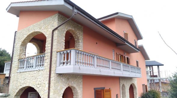 Villa in vendita a Mendicino, 14 locali, zona lille, prezzo € 265.000 | PortaleAgenzieImmobiliari.it