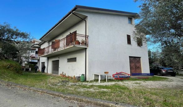 Villa in vendita a Cosenza, 9 locali, zona Località: TIMPONE ULIVI, prezzo € 229.000 | PortaleAgenzieImmobiliari.it