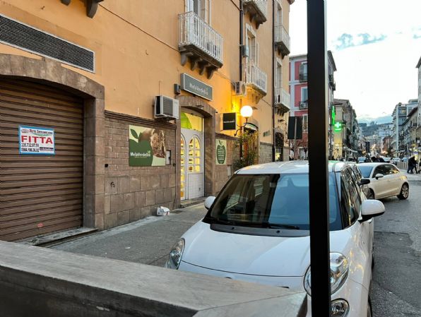 Immobile Commerciale in Affitto a Cosenza