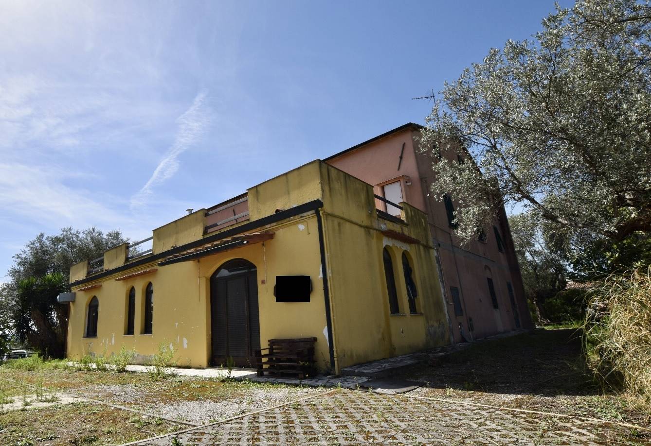Rustico / Casale in vendita a Suvereto, 18 locali, prezzo € 450.000 | PortaleAgenzieImmobiliari.it